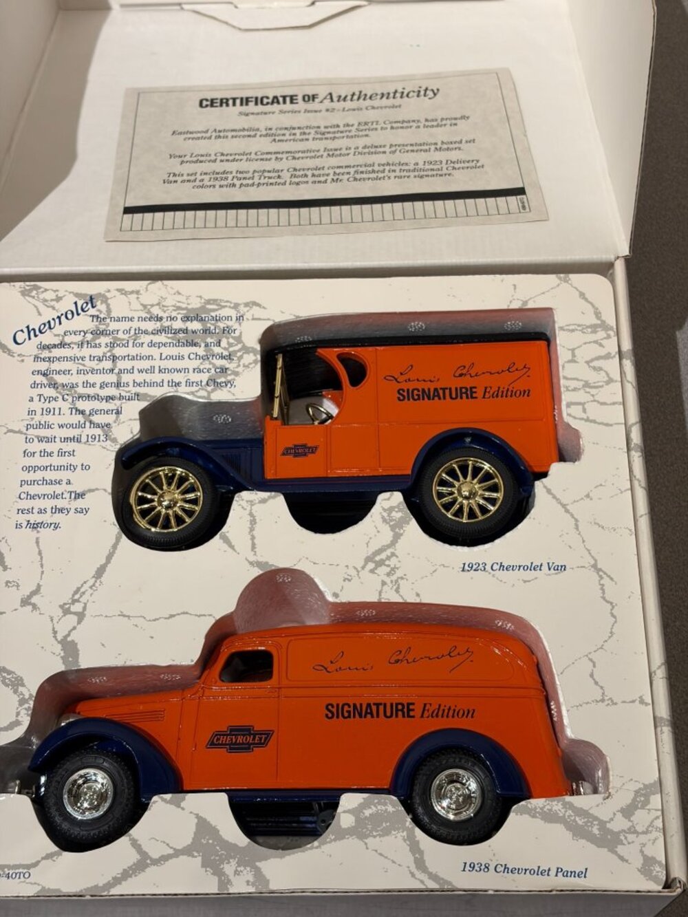 Ertl Eastwood Automobilia Louis Chevrolet Signature Edition 1923 Van & 1938 Pane